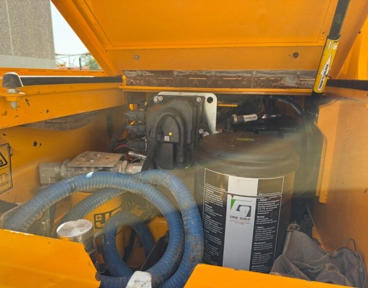 JCB 210 XLC **EPIROC HAMMER**